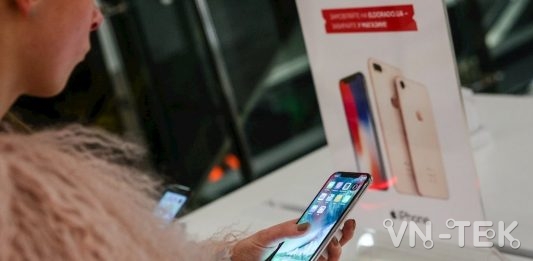 Apple vẫn phải phụ thuộc vào đối thủ Samsung trong sản xuất iPhone