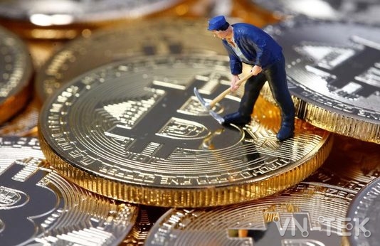 Vì sao người Mỹ ồ ạt mua tiền mã hoá Bitcoin, Dogecoin